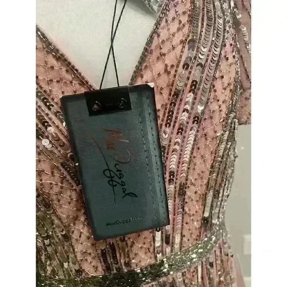 Mac Duggal Flutter-Sleeve Sequin Gown Size 12 - Picture 9 of 11